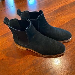 Clark’s Arlo suede Chelsea Boot, black size 10